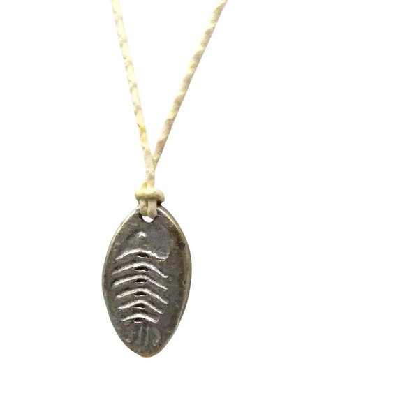 E&H Trading Fish Skeleton Fossil Pendant Necklace, Vintage Silver Tone Impressio - Picture 3 of 4